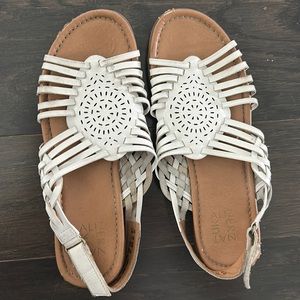 Naturalizer flat sandals white